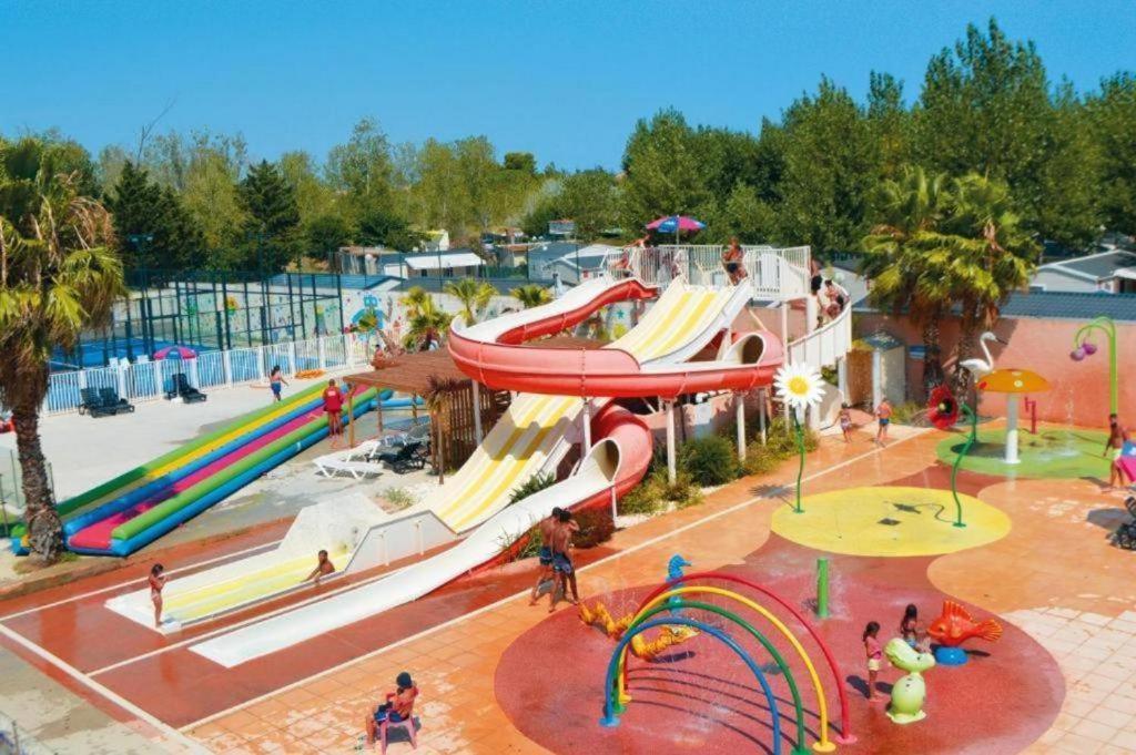 Campsite Super Mobil-home Aux Sables Du Midi Serignan
