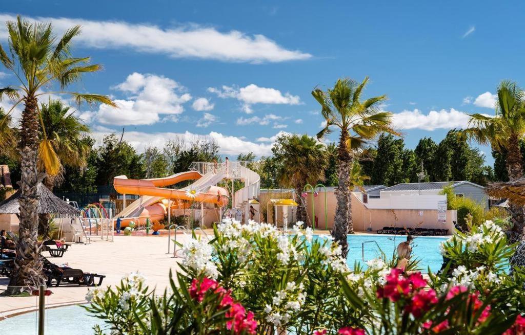 Campsite Super Mobil-home Aux Sables Du Midi Serignan
